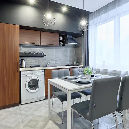 Center2: Manhattan Kpi With Parking Apartment